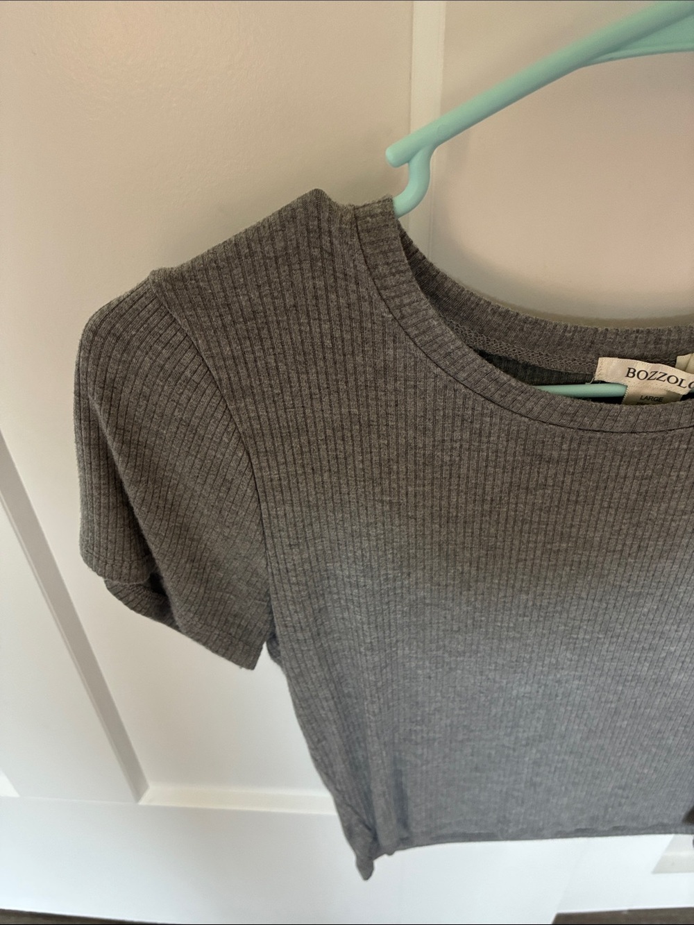 Bozzolo Gray Ribbed Short Sleeve Crop Top - Picture 2 of 4